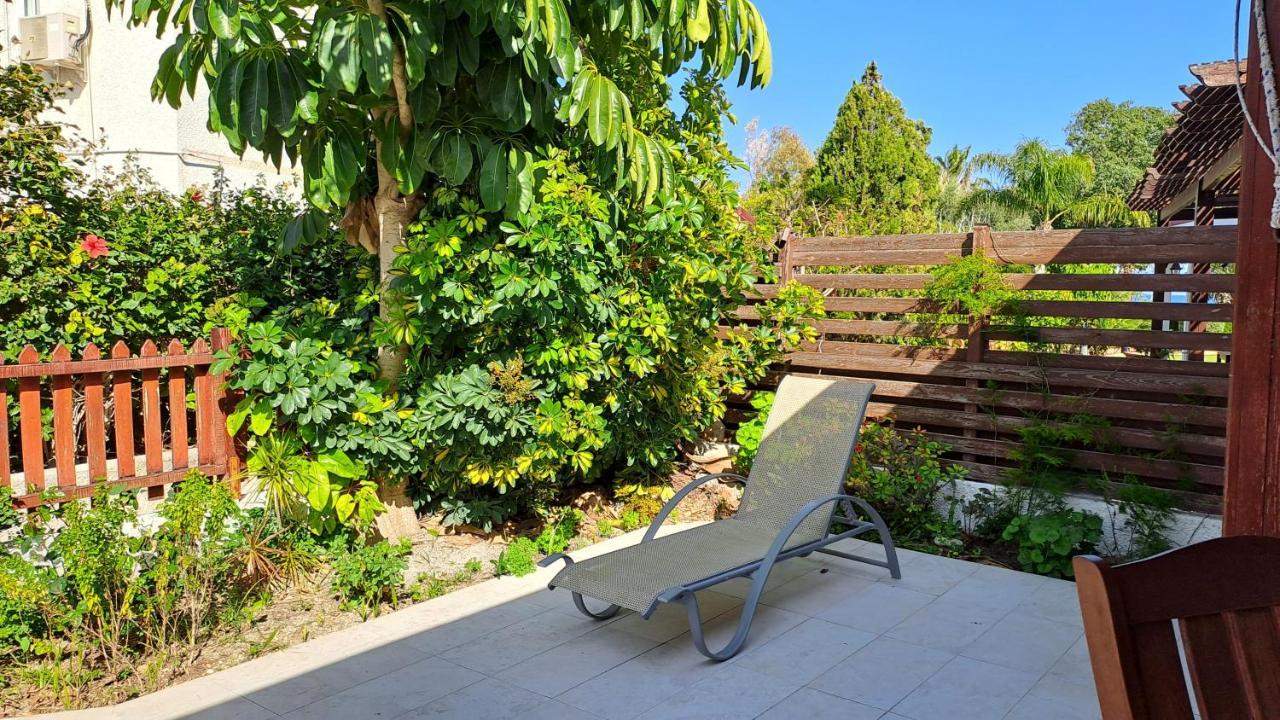 Appartamento Relaxing Seaside Manors Larnaca Esterno foto