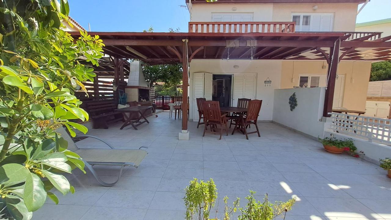 Appartamento Relaxing Seaside Manors Larnaca Esterno foto