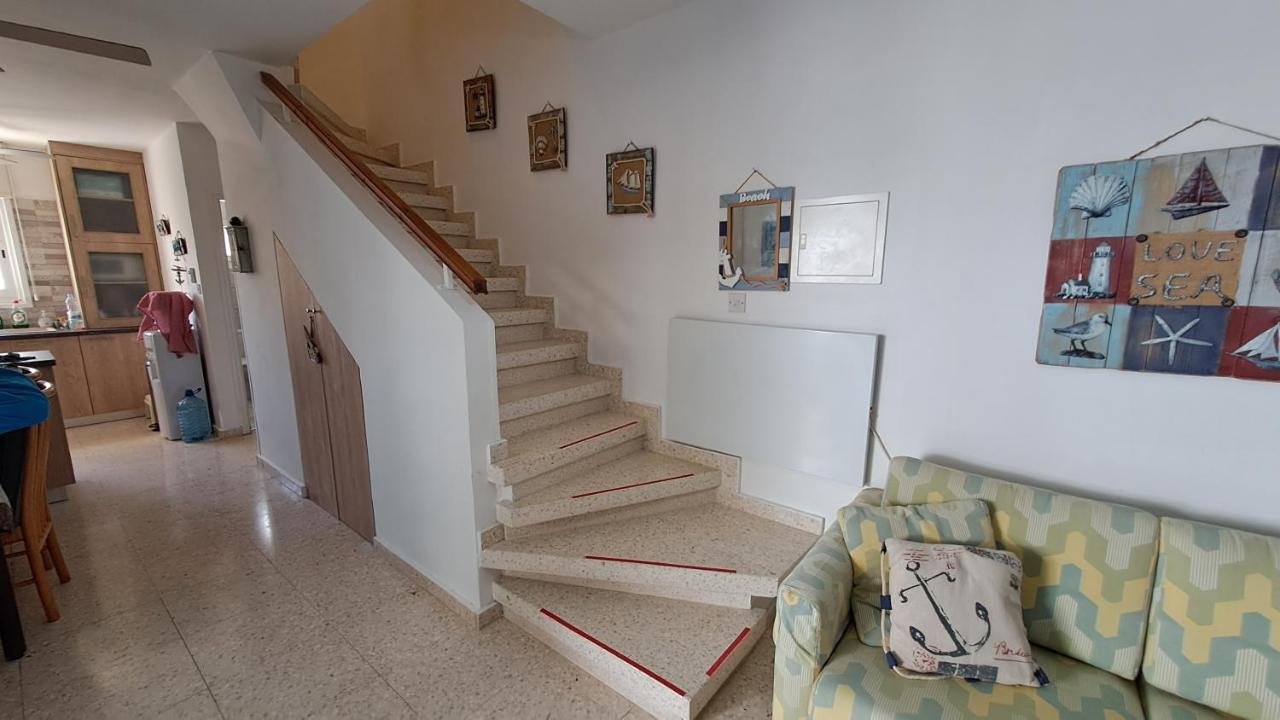 Appartamento Relaxing Seaside Manors Larnaca Esterno foto
